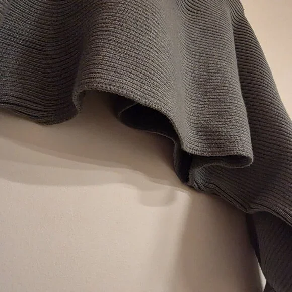 Zara Sweater - Picture 2 of 5